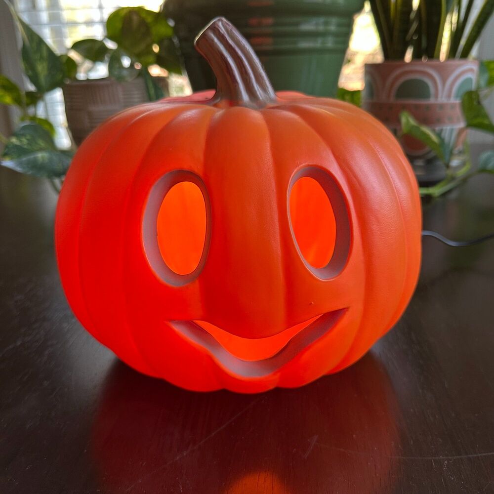 Halloween Jack-o-lantern Pumpkin Lights Up 120v Vintage-Style Holiday Smiling